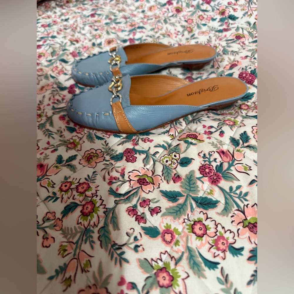 Brighton Blue Leather Slip-On Mules with Tan Trim and Gold Chain